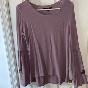 Vera wang flower sleeve top